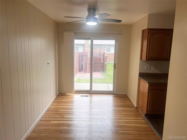25647 Salem 102, Roseville, MI 48066
