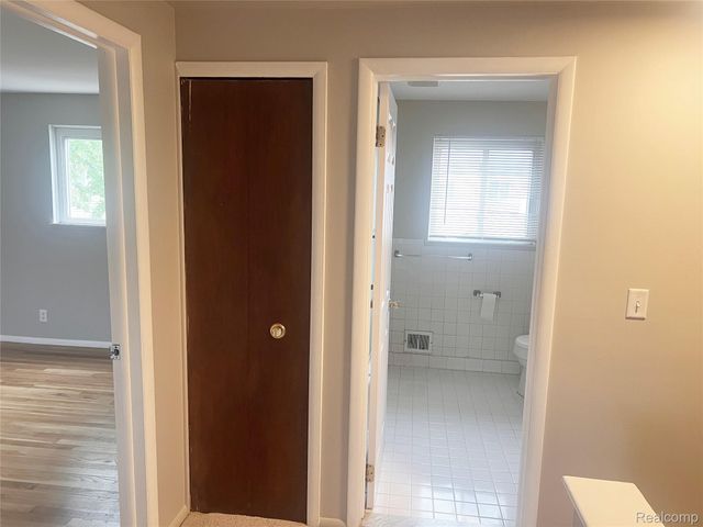 25647 Salem 102, Roseville, MI 48066