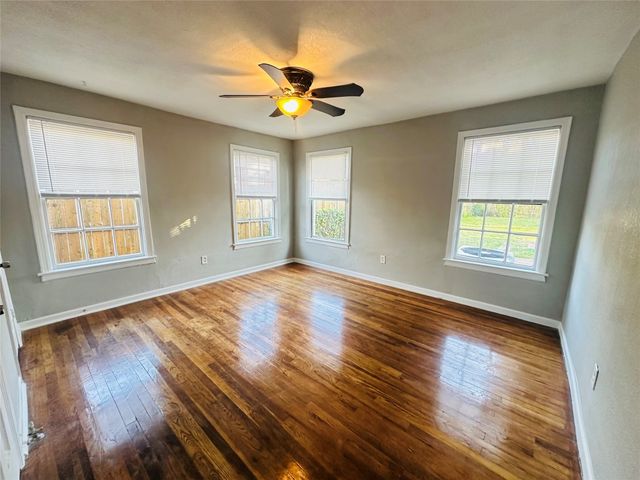 821 W Church Street, Grand Prairie, TX 75050