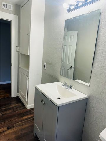 821 W Church Street, Grand Prairie, TX 75050