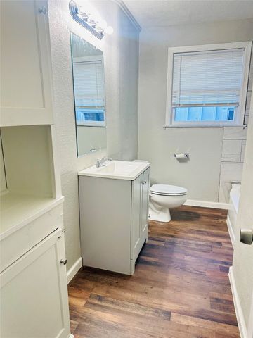 821 W Church Street, Grand Prairie, TX 75050