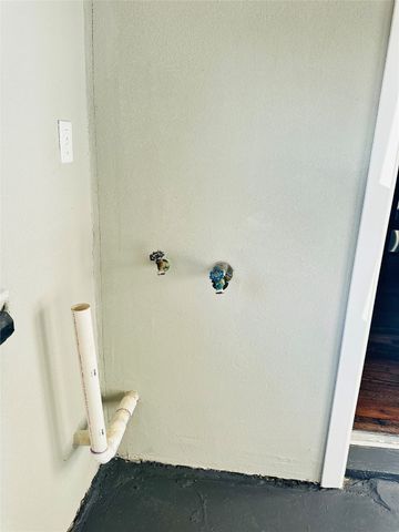 821 W Church Street, Grand Prairie, TX 75050