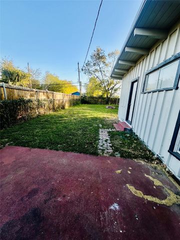 821 W Church Street, Grand Prairie, TX 75050