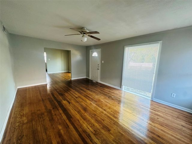 821 W Church Street, Grand Prairie, TX 75050