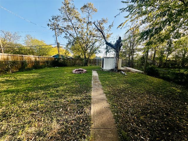 821 W Church Street, Grand Prairie, TX 75050