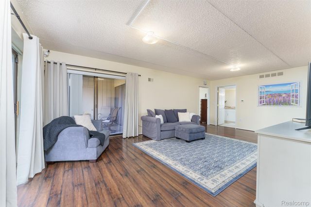 18417 University Park Drive, Livonia, MI 48152