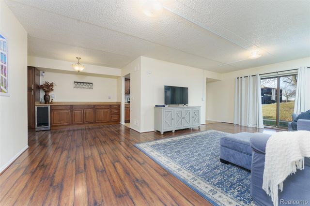 18417 University Park Drive, Livonia, MI 48152