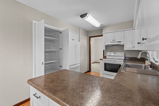 2620 Brookland Drive NE, Cedar Rapids, IA 52402