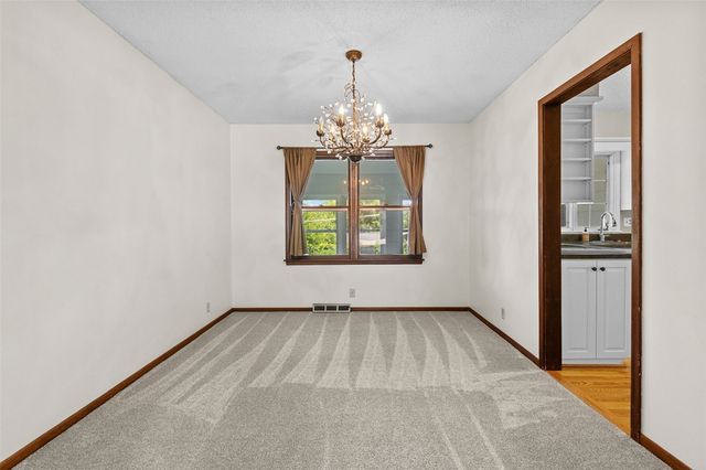 2620 Brookland Drive NE, Cedar Rapids, IA 52402