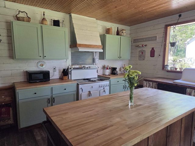 W3064 Piper Road, Whitewater, WI 53190