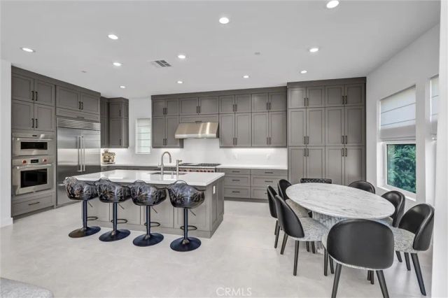 192 Creation, Irvine, CA 92618