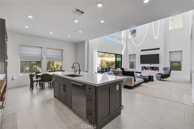 192 Creation, Irvine, CA 92618