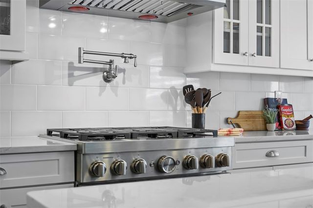 711 Withers Park Dr, Cranberry Twp, PA 16066