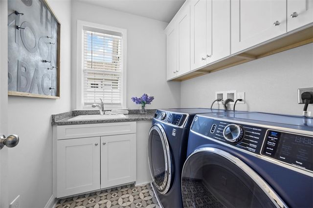 711 Withers Park Dr, Cranberry Twp, PA 16066