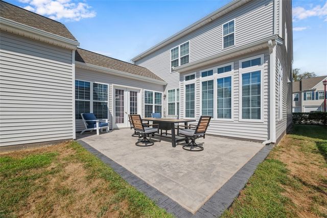 711 Withers Park Dr, Cranberry Twp, PA 16066