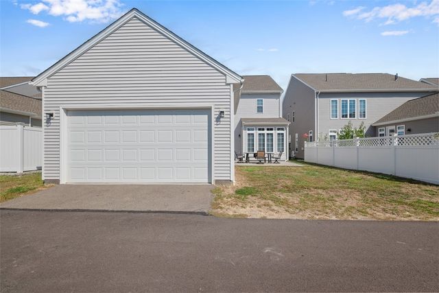 711 Withers Park Dr, Cranberry Twp, PA 16066