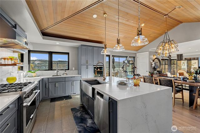 5425 96th Avenue SE, Mercer Island, WA 98040