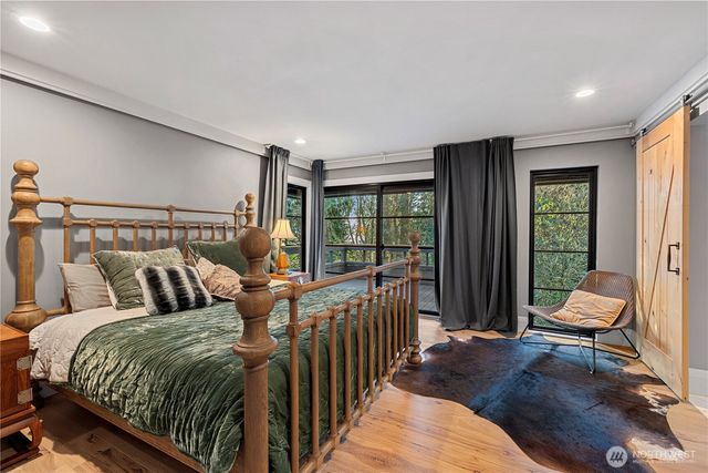 5425 96th Avenue SE, Mercer Island, WA 98040