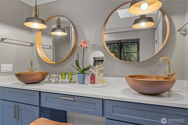 5425 96th Avenue SE, Mercer Island, WA 98040