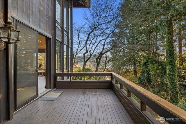 5425 96th Avenue SE, Mercer Island, WA 98040