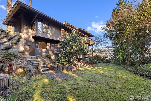 5425 96th Avenue SE, Mercer Island, WA 98040