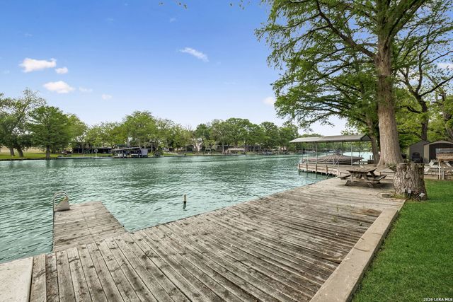 723 E Zipp Rd, New Braunfels, TX 78130