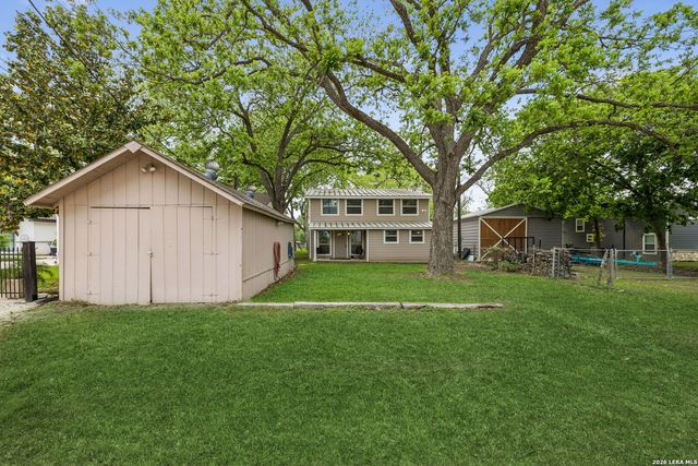 723 E Zipp Rd, New Braunfels, TX 78130