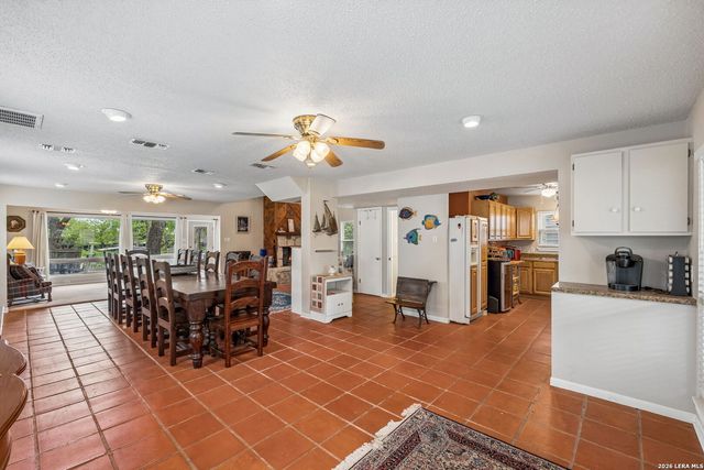 723 E Zipp Rd, New Braunfels, TX 78130