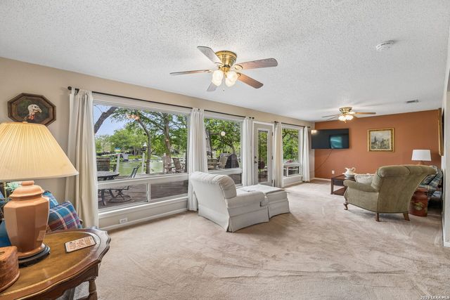 723 E Zipp Rd, New Braunfels, TX 78130