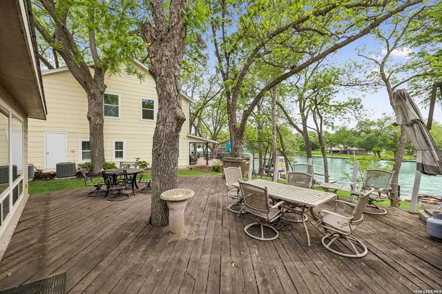 723 E Zipp Rd, New Braunfels, TX 78130