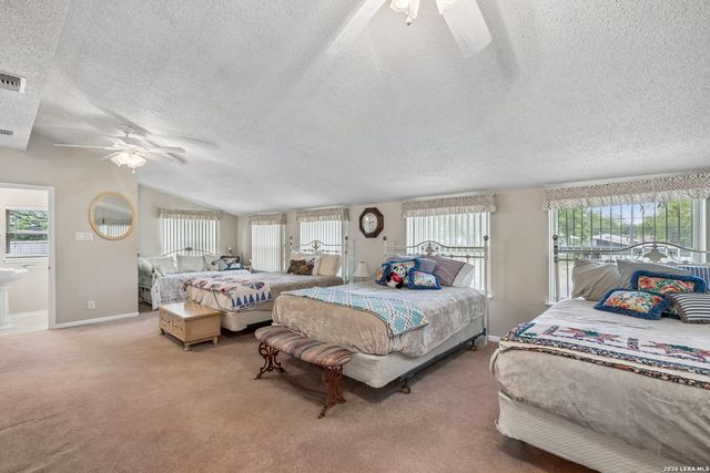 723 E Zipp Rd, New Braunfels, TX 78130