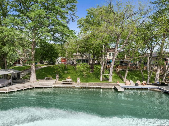 723 E Zipp Rd, New Braunfels, TX 78130