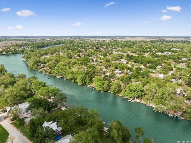 723 E Zipp Rd, New Braunfels, TX 78130