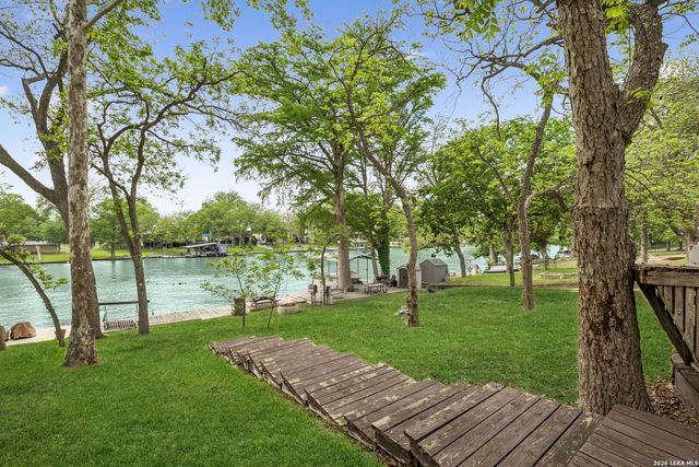 723 E Zipp Rd, New Braunfels, TX 78130