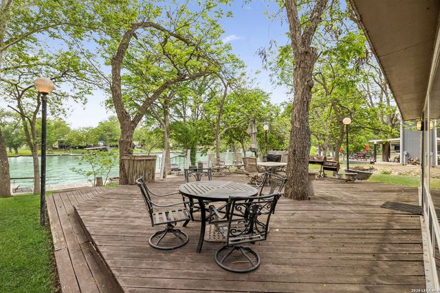 723 E Zipp Rd, New Braunfels, TX 78130