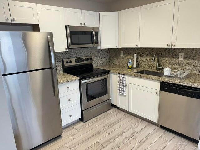 127 FLANDERS C C, Delray Beach, FL 33484