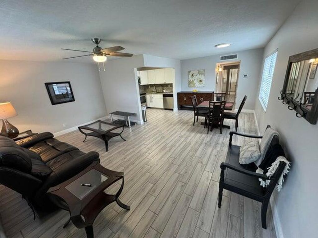 127 FLANDERS C C, Delray Beach, FL 33484