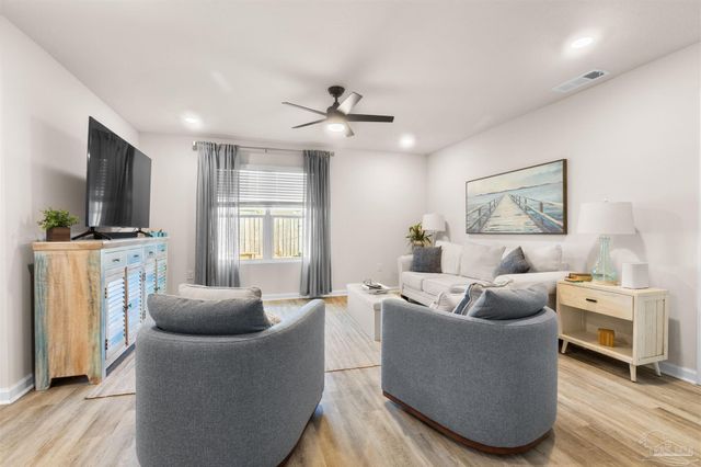 4352 White Birch Ct, Pace, FL 32571