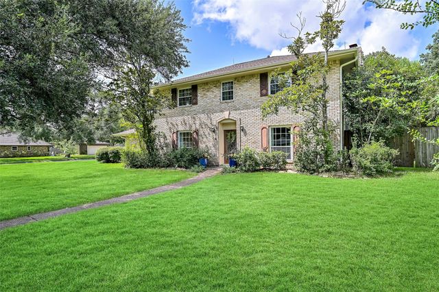 716 Penn Drive, Friendswood, TX 77546