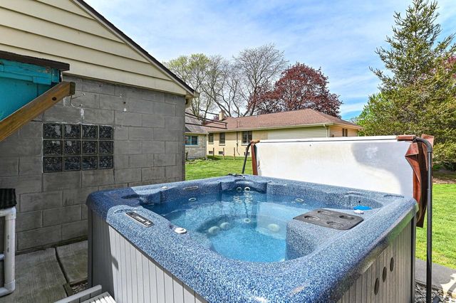 2746 77th STREET, West Allis, WI 53219