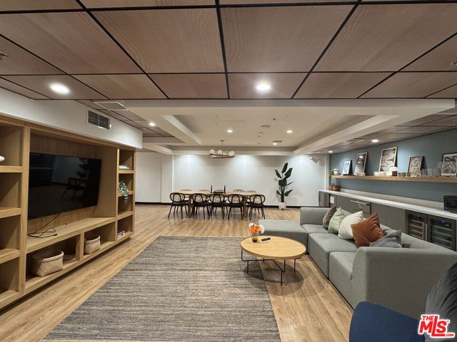 3921 Wilshire Boulevard, Los Angeles, CA 90010