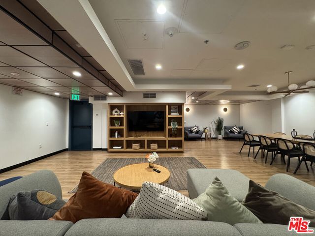 3921 Wilshire Boulevard, Los Angeles, CA 90010