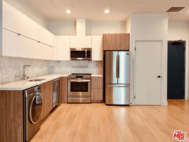 3921 Wilshire Boulevard, Los Angeles, CA 90010