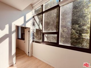 3921 Wilshire Boulevard, Los Angeles, CA 90010