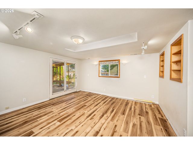 250 ROSE Ct, Eugene, OR 97401
