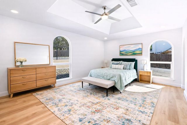 18702 Lakeland DR, Point Venture, TX 78645