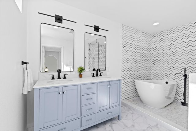 18702 Lakeland DR, Point Venture, TX 78645