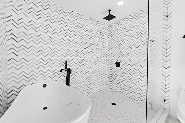 18702 Lakeland DR, Point Venture, TX 78645