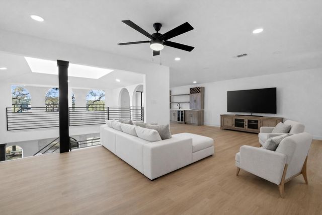 18702 Lakeland DR, Point Venture, TX 78645