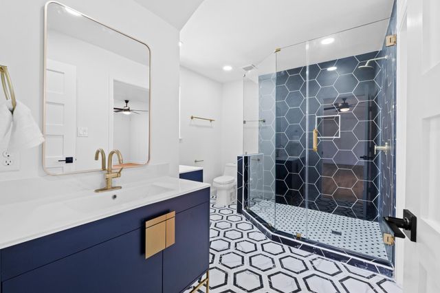 18702 Lakeland DR, Point Venture, TX 78645